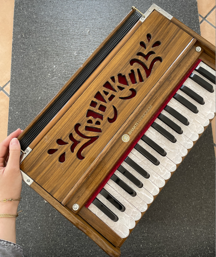 Harmonium spielen lernen Reiseharmonium Anleitung